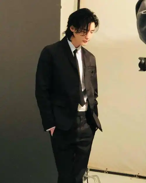 李钟硕照曝光被疑整容网友换脸 有种整容叫李钟硕服兵役(8)