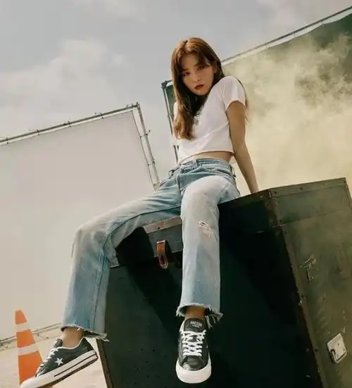 只凭借白t恤牛仔裤就制造初恋记忆的redvelvet姜涩琪