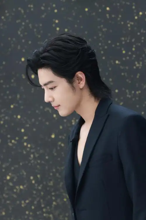 肖战真空西装有内搭##肖战壁纸