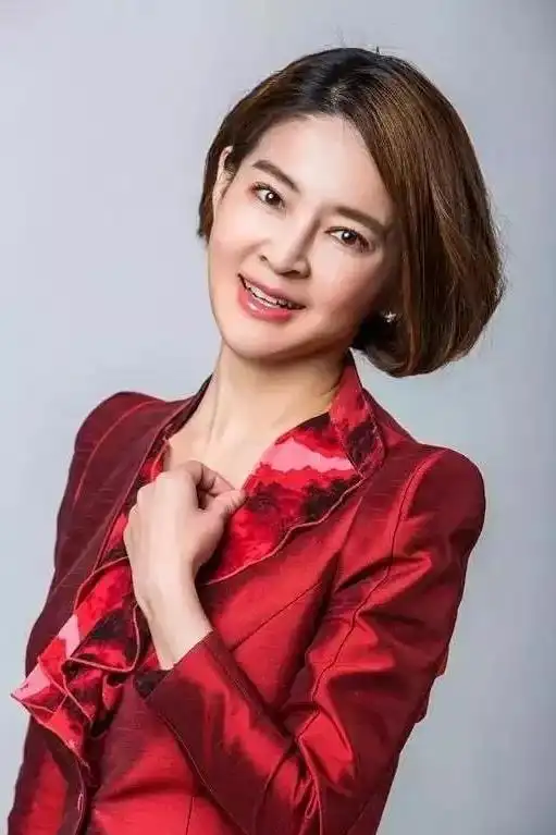 央视《天气预报》主播夏雯,她娇俏可爱的模样,让人印象深刻!