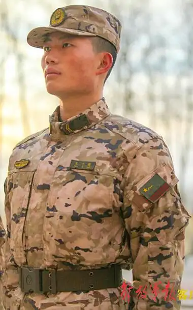 21式作训服用于作战,训练,战备等任务时着装,符合实战要求_军装_战友
