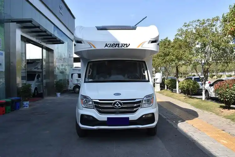 30万级c型房车,这款凯伦宾威大通房车多种布局