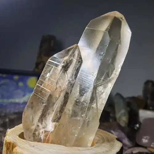 高亮横纹水晶原石柱子四边形窗口白水晶柱子