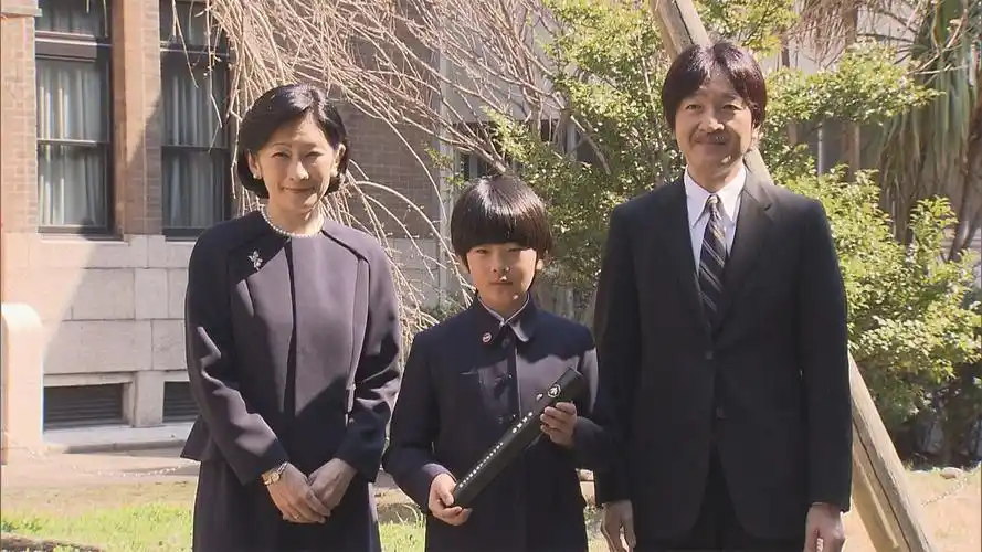 日本继承人寥寥无几悠仁亲王只有13岁却扛起了下一任王室重任