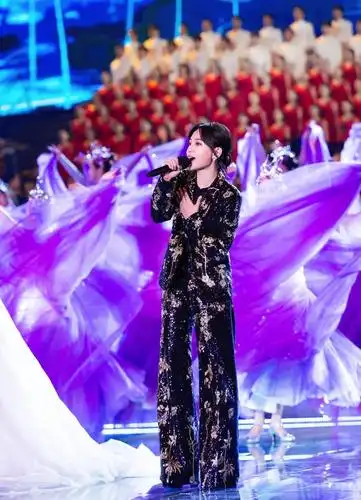 周笔畅双台跨年不停歇 实力女歌手向2021进发