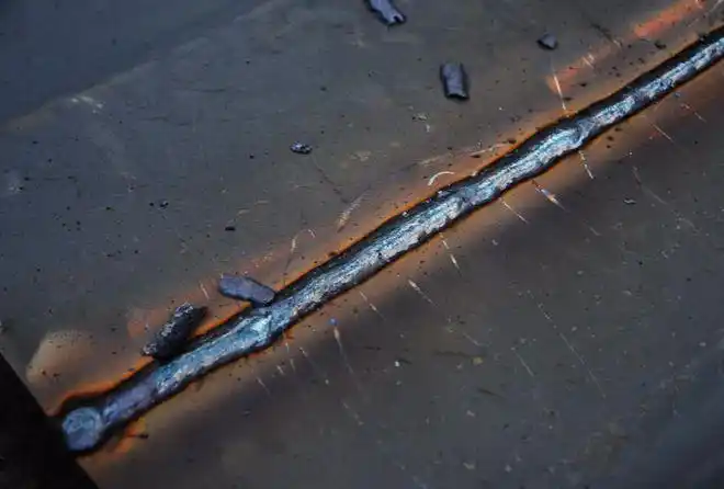 丁字接头上未焊透的角焊缝工作特点与搭接接头的角焊缝相似.