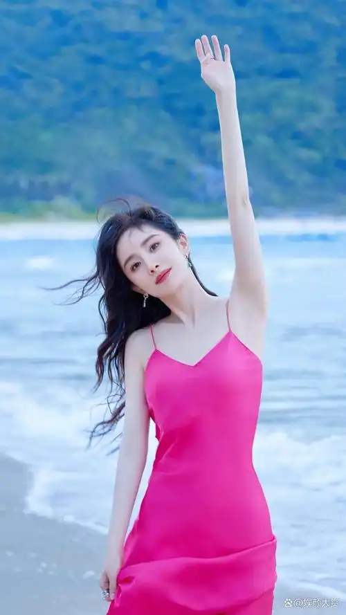 2024年元旦佳节,杨幂工作室发布了一组杨幂的开年写真大片,为新的一年