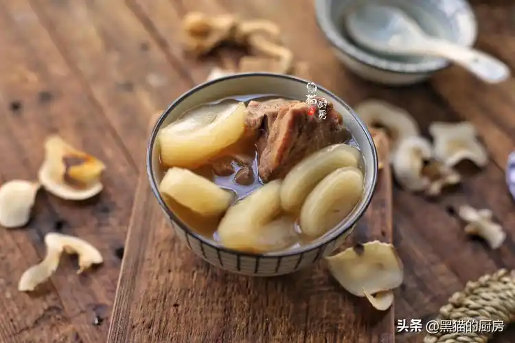 响螺肉煲汤的家常做法(海底椰响螺无花果煲猪骨汤)(图2)