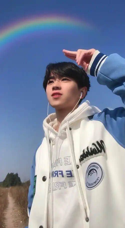 有没有那种阳光帅气又干净的男生壁纸