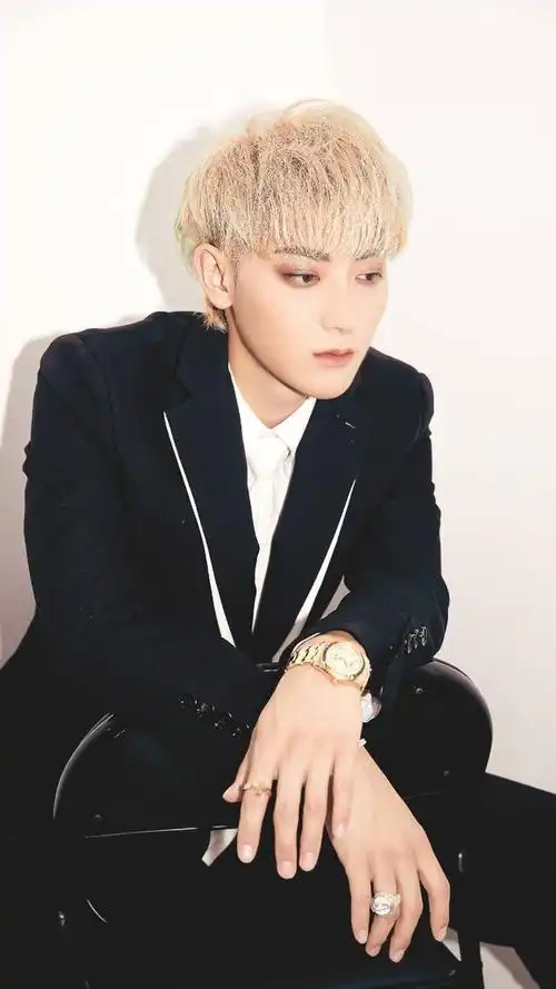 演员黄子韬,魅力非凡的舞台王子,来看他的帅照吧