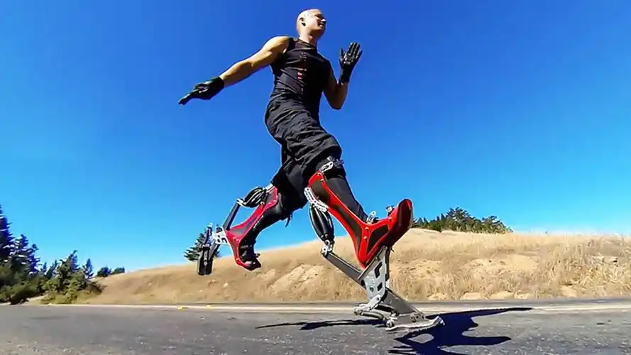 牛人突破极限自制急速战靴!能跑40公里每小时!