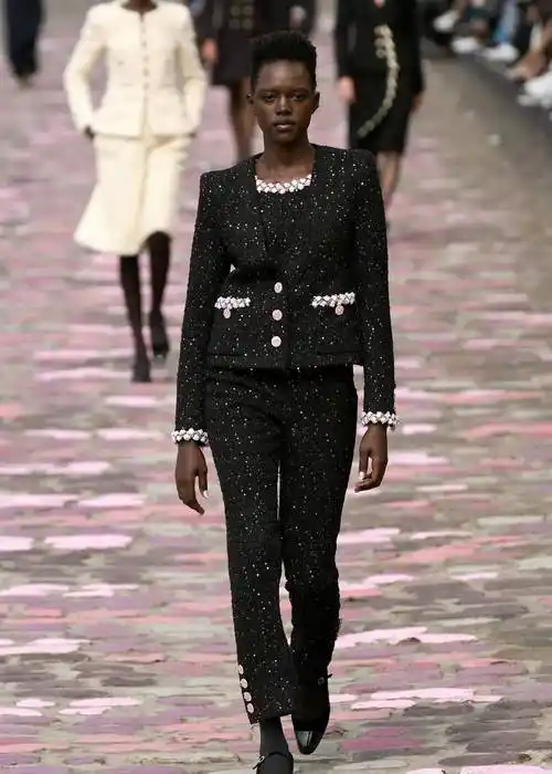 chanel2023秋冬高级定制女装_黑色_连衣裙_条纹