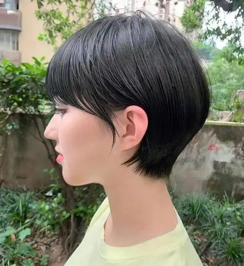 清爽利落的女生短发推荐头发这么剪又甜又飒