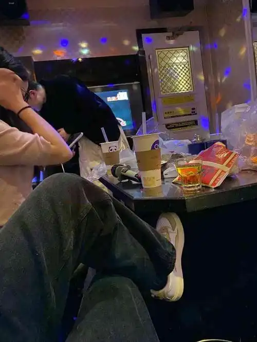 公馆ktv(中南店)-"东西不错 唱歌的环境很好 8个人小包也很.