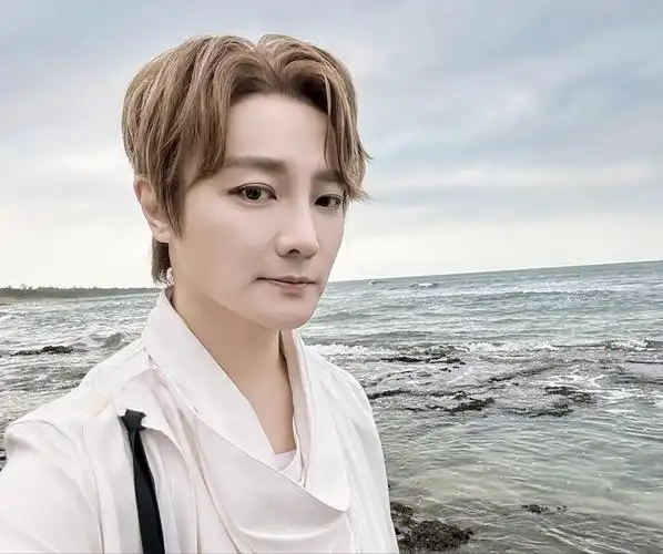 r飞儿乐团吉他手阿沁(黄汉青)的妻子花花(李汶静)也在嫌疑人名单中.