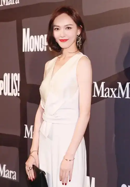 如果中长发造型我想要图4-6的自信舒展#独身女人##唐嫣#,拜托了老师