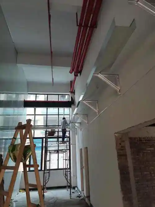 广东东莞急招两名熟练工厂水电气安装工!会烧桥架!会做铁线槽!