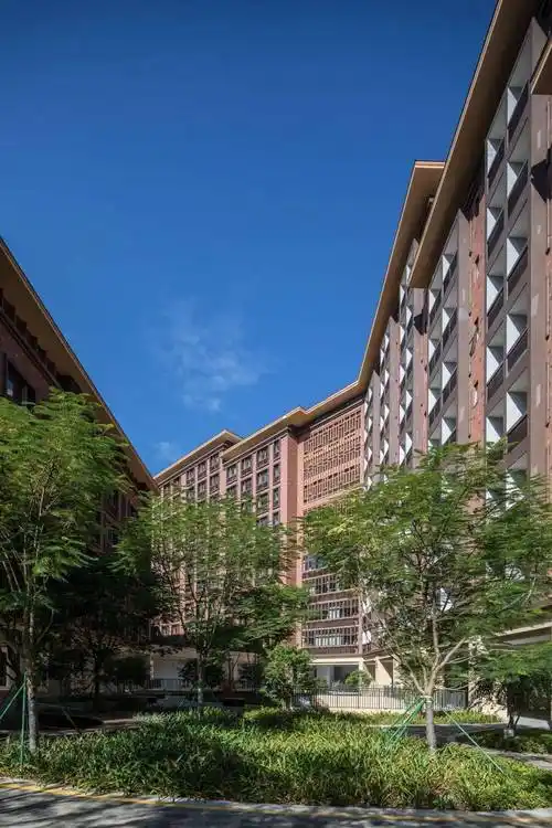 礼序空间下的现代"书院":深圳市第二实验学校初中部拆建工程_校园