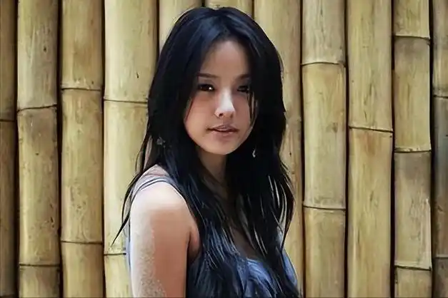 国民妖精李孝利曾征服无数男神的她如今却嫁给矮穷挫