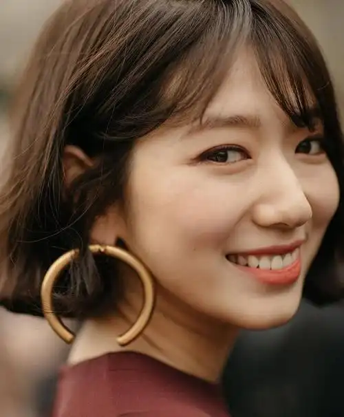 朴信惠短发造型亮相,这发型也太惊艳了,简直攻气十足!