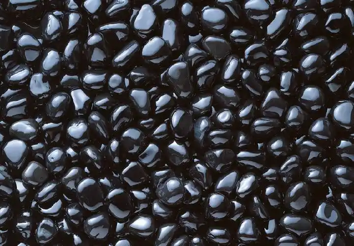 下面在请大家欣赏一张全黑色鹅卵石近距离观摩图