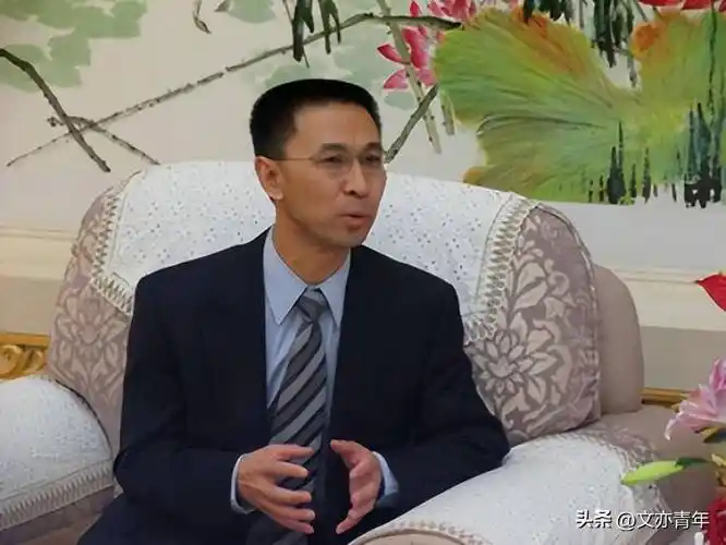 52岁晋升博士生导师,老公身份曝光_海霞_新闻_母亲