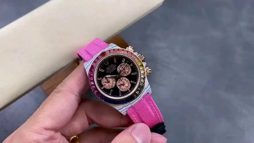 劳力士迪通拿白色碳纤维彩虹圈目前最顶级