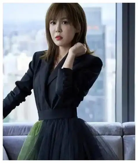 李金铭恋情曝光,网友热烈关注,送上祝福!