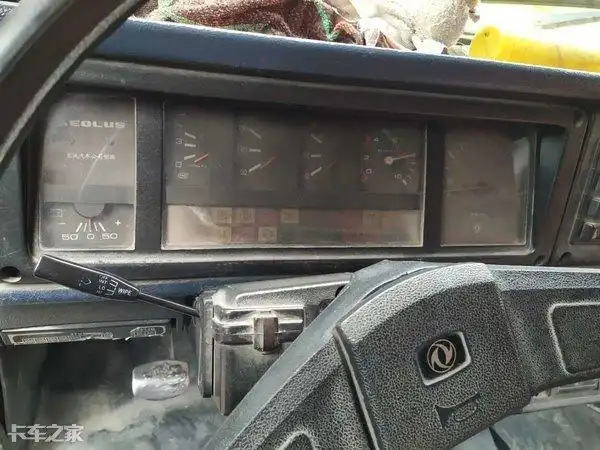 配东风eq140-2尖头驾驶室,多种动力可选,详解十通锐狮自卸车