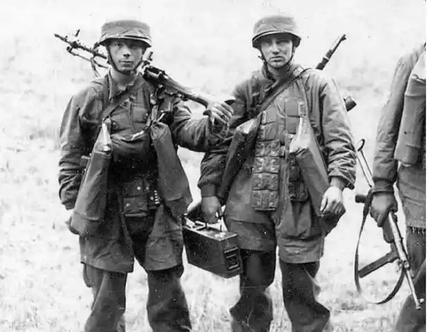 二战真实版的兄弟连美德伞兵血战英戈夫农场结果极其惨烈