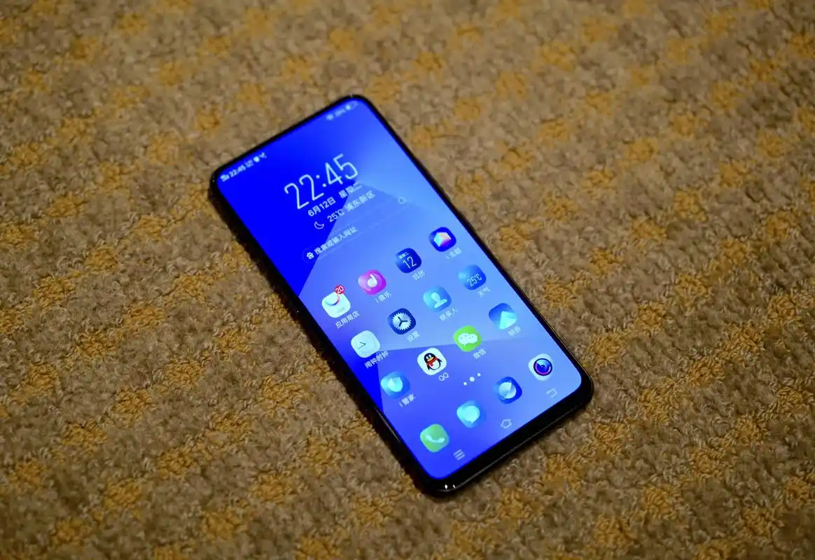 无刘海配上升降式摄像头,vivo nex 是目前最具未来感的智能手机