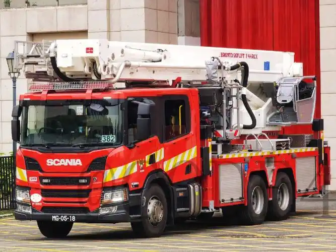 澳门消防局博浪涛44米登高平台车