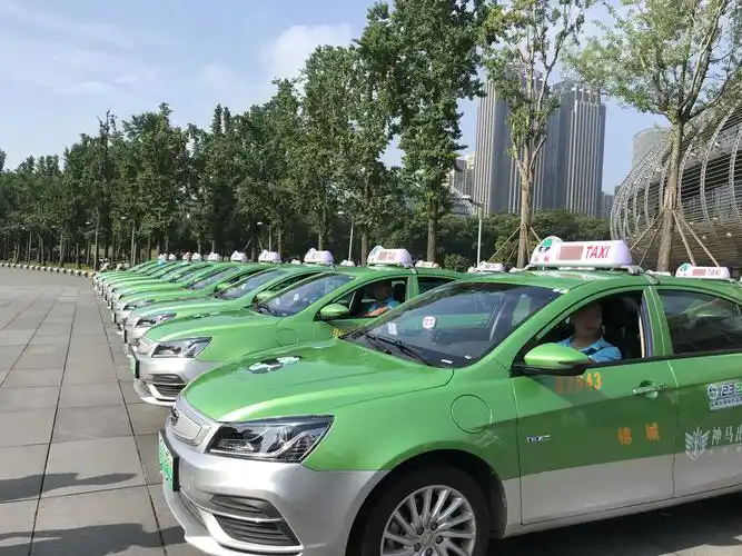 起步价9元 年底前成都超4400辆纯电动出租汽车陆续投入运营