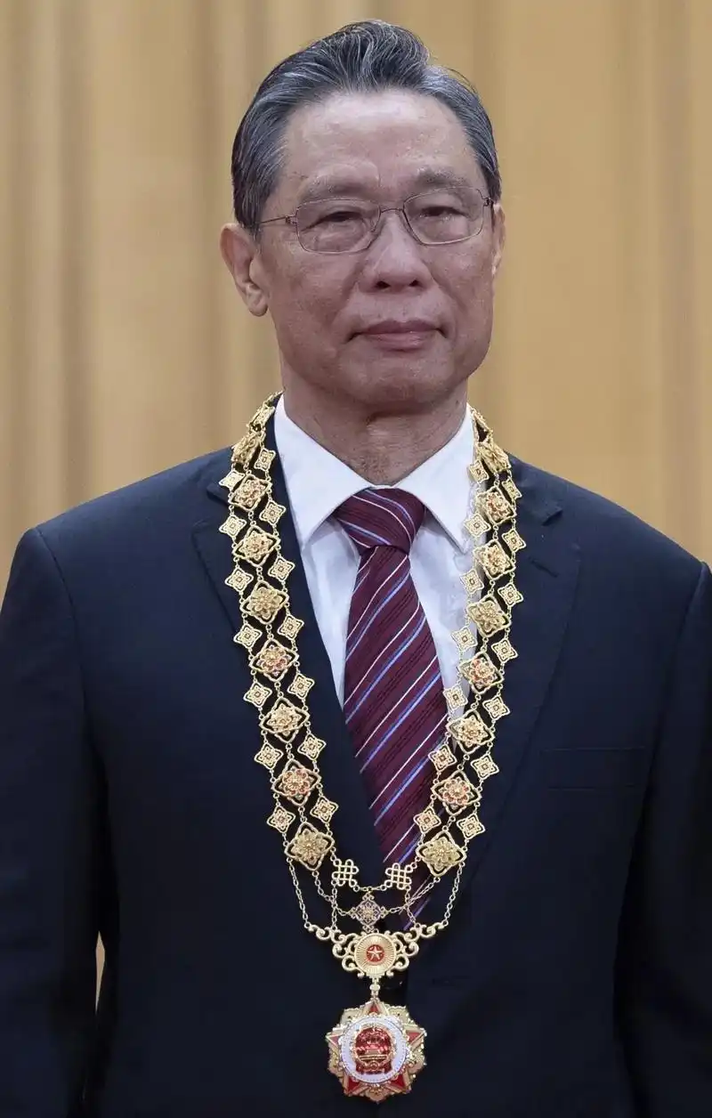 谨以此剪辑配乐向2020年疫情发生以来的所有抗疫英雄们致敬. - 抖音