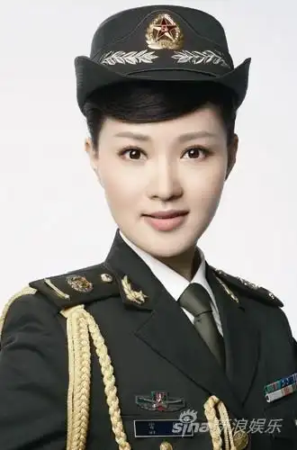 歌唱家雷佳与海南黎族苗族同胞同庆三月三