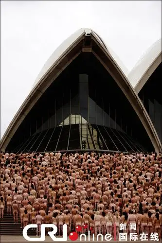 5200人聚集悉尼歌剧院前集体拍裸照(组图)