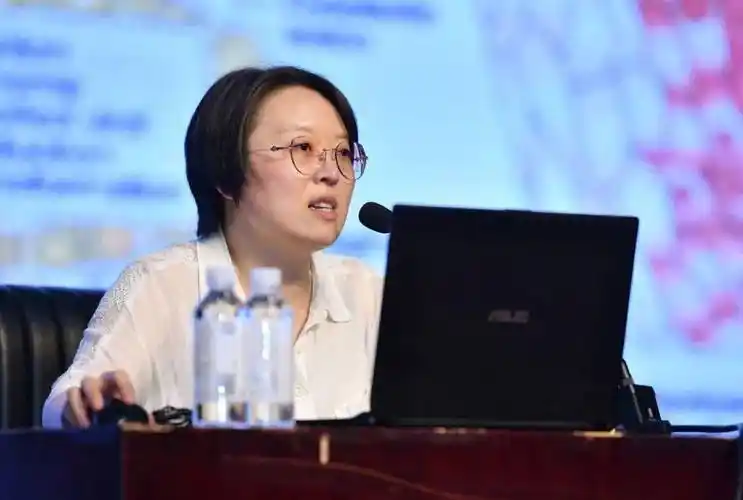 中国妇女十三大代表,国家首批心理咨询师,三亚市家庭教育协会会长王颖