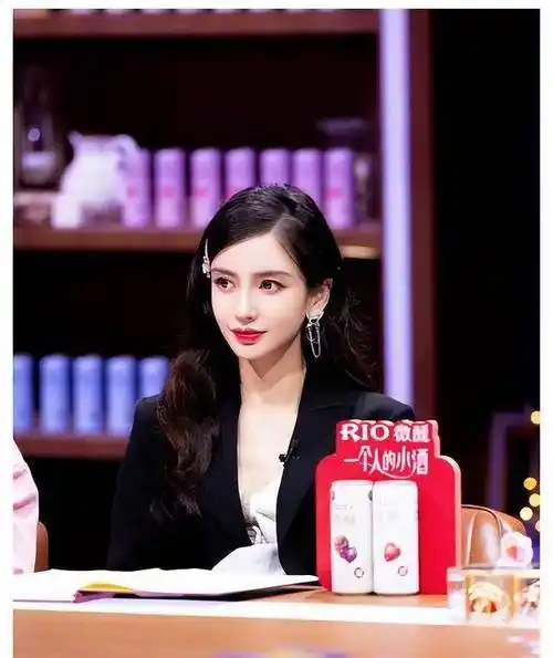 杨颖相助刘诗诗,陈学冬挤兑,赵昭仪走红,抓住心动猎物?