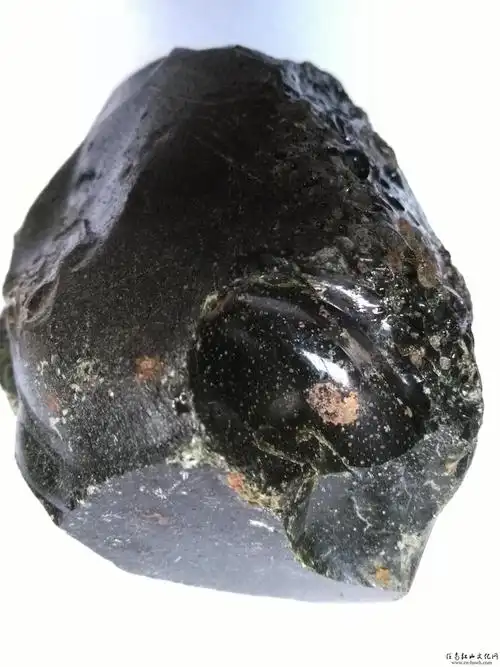 中国玻璃陨石特征图谱