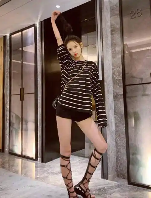 张予曦真瘦,国风旗袍 白色长筒靴,这个腿是真实存在吗?