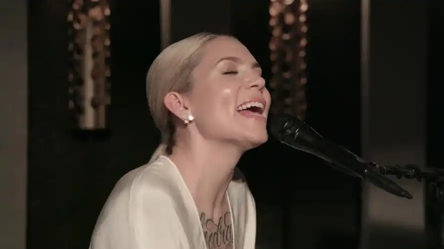 skylar_grey_-_love_the_way_you_lie__live_on_the_honda_stage