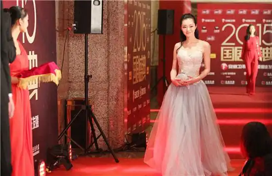 明楼大哥与于曼丽共舞宋轶美背亮相国剧盛典