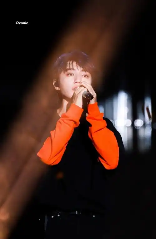 分享一些十周年舞台上美神王俊凯的绝美氛围感神图@tfboys-王俊凯