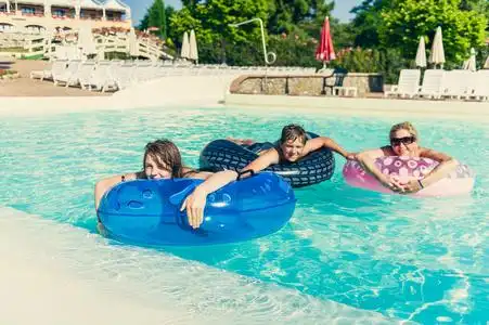 乐园游泳池图片