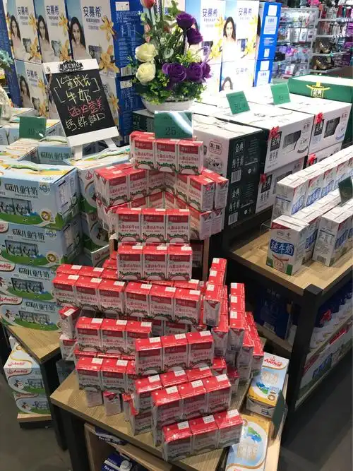 澳牧成长牛奶的堆码陈列