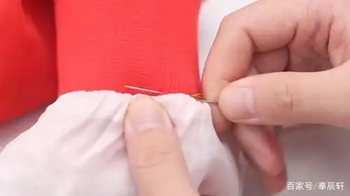 衣服袖子太长不用剪!老裁缝教我个方法,缝一缝,衣服立马合适穿