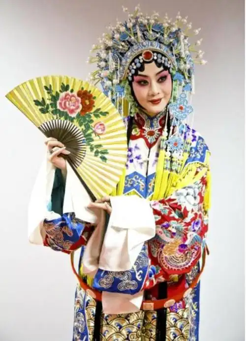 李胜素版《贵妃醉酒》无论如何,《贵妃醉酒》都是最受观众欢迎的京剧