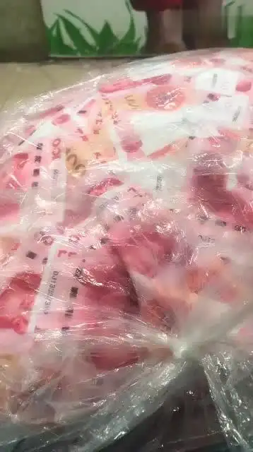 有钱人就是不一样,用袋子装