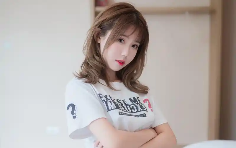 清新甜美短裙少女写真桌面壁纸