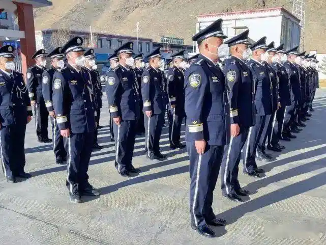 公安局举行辅警服装发放仪式_基层工作_警营_公众